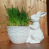 Фигурка керамическая кролик с корзинкой