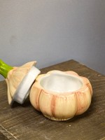 Керамическая емкость для соуса в форме чеснока