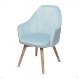 Кресло классическое в голубой обивке