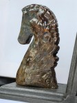 Подставки для книг c фигурками шахматных коней