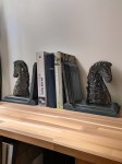 Подставки для книг c фигурками шахматных коней