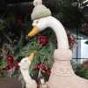 Фигурка декоративная новогодняя Гусь дарит подарок Гусыне
