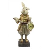 Фигурка кролик держит часы и книгу