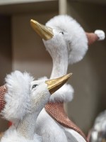 Фигурка декоративная Гуси в красной накидке