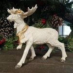 Фигурка новогодняя Лось в кепке и шарфе