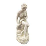 Скульптура девушка и змея