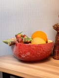 Ваза-блюдо в форме разрезанного красного яблока