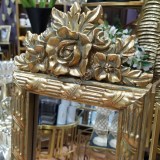 Узкое зеркало в стиле барокко в золотом цвете