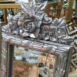 Узкое зеркало в стиле барокко в серебряном цвете