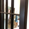 Настенное зеркало-окно деревянная рама