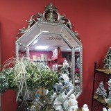 Зеркало в викторианском стиле серебряного цвета