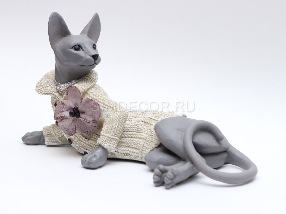 Кошка сфинкс в свитере