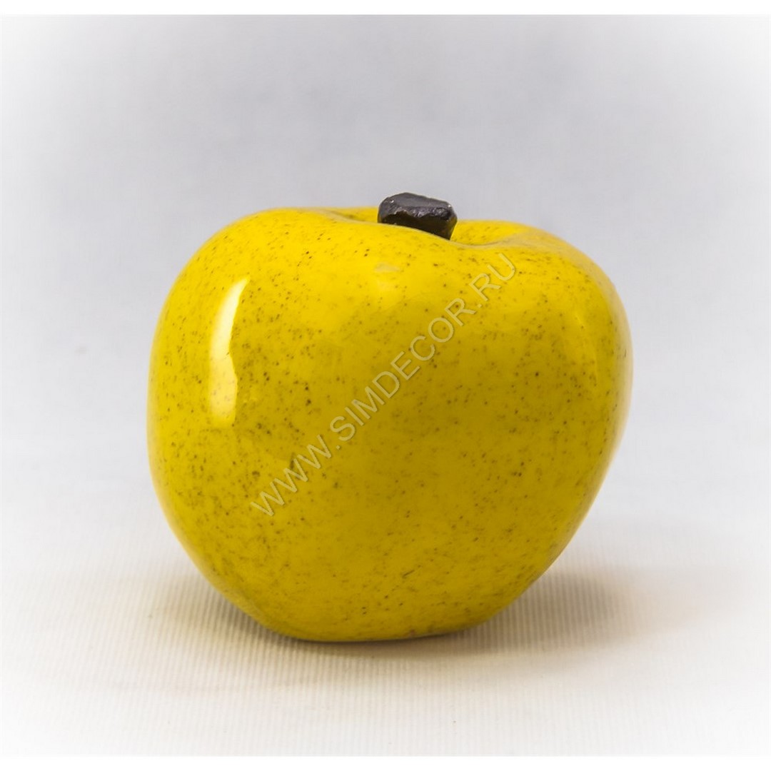 Желтое керамическое яблоко.